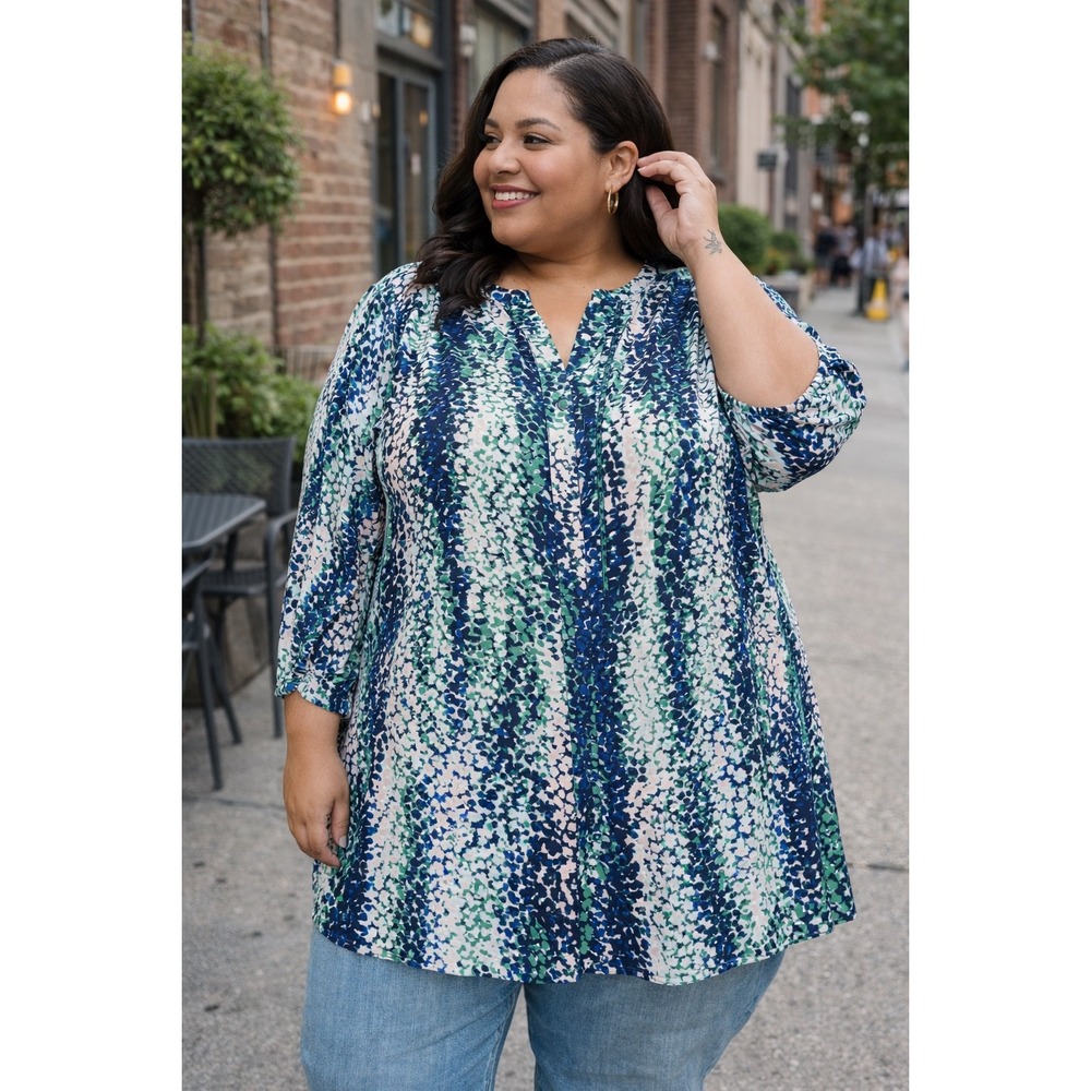 Tahari Woman 2X Blouse Blue Green Abstract Pebble Print V-Neck Short Sleeve Top